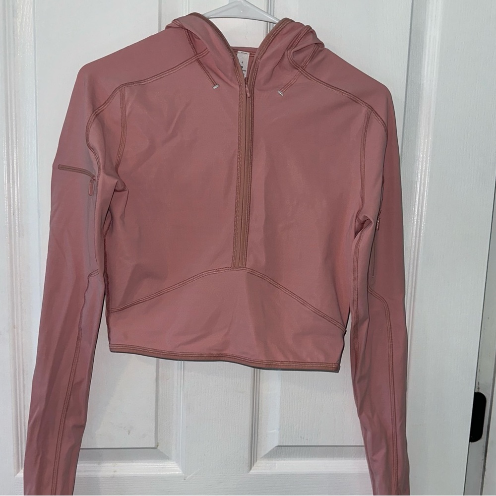 Lululemon: “Its rulu run cropped 1/2 zip” Size 4